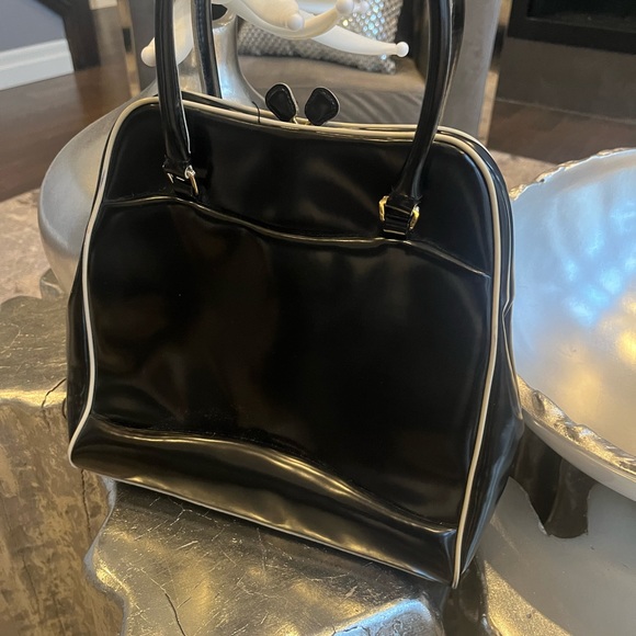 Vintage Liz Claiborne accessories hand bag black piped in white 10 by 12 - Picture 8 of 11